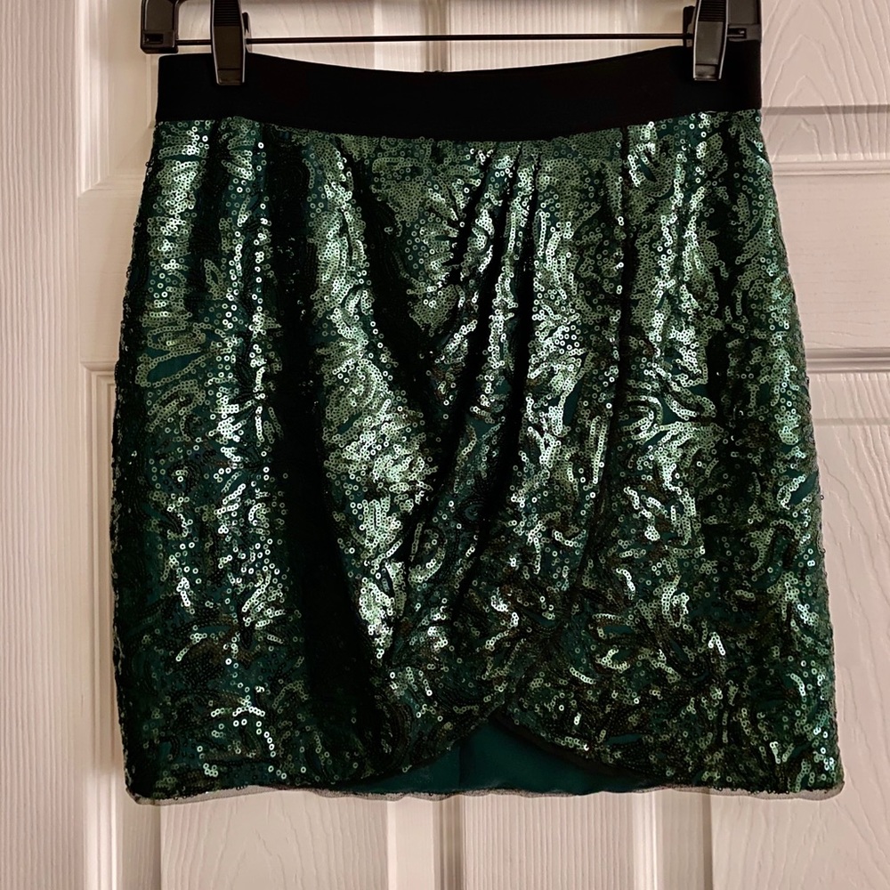 BCBG Joanne sequined skirt in size xs